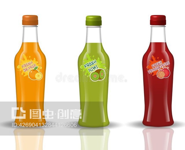 玻璃饮料瓶套装。新鲜果汁、柠檬水、逼真3d风格的饮料。模仿您的产品设计Glass beverage bottle set. Fresh juices, lemonade, drinks in a realistic, 3d style. Mock-up for your product design